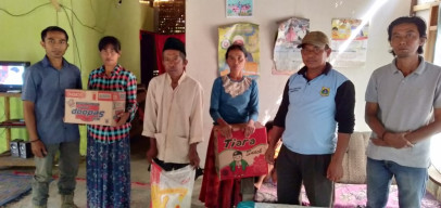 Penuhi Janji, Wabup Irwan Bantu Etalase dan Dagangan Berupa Sembako pada Buani.