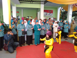 Kunjungi Desa Wonokerto Klabang, Ibu Wabup Sosialisakan Stunting.