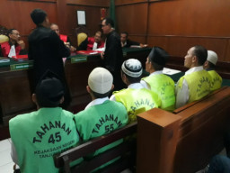 6 Pengedar Dolar Palsu, Diadili di PN. Surabaya.