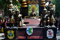 Sambut HUT RI ke 74, Nuansa Nusantara Warnai Karnaval Mobil Hias.