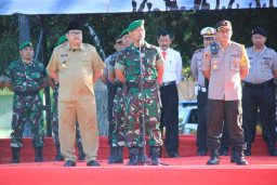 TNI-Polri Gelar Apel Akbar, Perkuat Soliditas Untuk Membangun Negeri.