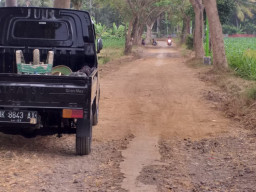Terkesan Asal-Asalan, LSM Gebrak Soroti Proyek Pemeliharaan Jalan Rejosari Glagah Banyuwangi.