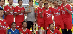 Menang Tipis 1-0 Atas Kompak FC, Wankum FC Boyong Piala Kapolres Tanjung Perak.