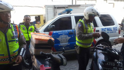 Polsek Bubutan Gelar Operasi Patuh 2019, di Tembok Sayuran.