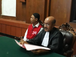 Nyambi Jualan Ganja, Tukang Sablon Ini Jadi Pesakitan.