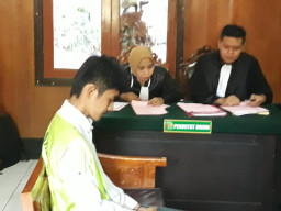 Rachel Terdakwa Kasus Narkoba, Dituntut 7,5 Tahun Penjara.