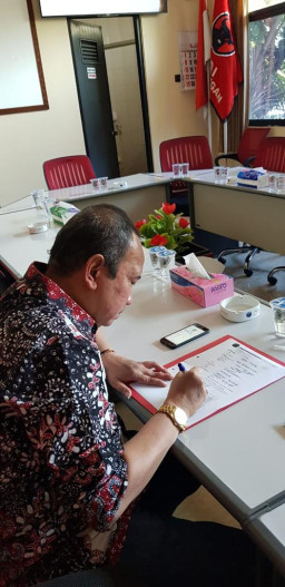 Daftar Pilkada Lewat PDIP, Haries Purwoko Janji Lanjutkan Kemajuan Surabaya Seperti Bambang DH dan Tri Rismaharini.