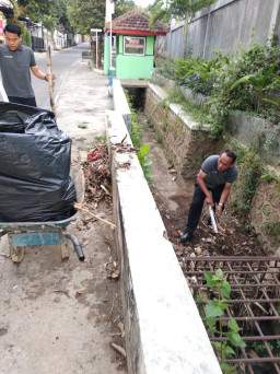 Word Cleanup Day, Illira Hotel Banyuwangi Gelar Kerja Bakti.