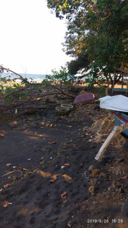 Kurang Perhatian Dari Pemkab, Pantai Cacalan Semakin Rusak.