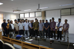 Tarif PDAM Mencekik, Warga Suruhwadang Luruk Kantor Dewan Kabupaten Blitar.