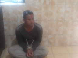 Ngaku Brimob, Pria Ini Sering Rampas HP Remaja Pacaran di Taman.