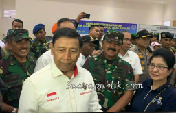 Panglima Tni Dampingi Menkopolhukam, Kunjungi Pengungsi Wamena Papua.