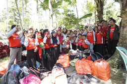 Juarai Kuis SSB, SDN 1 Panderejo Rekreasi ke Sumber Air Jopuro.