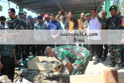 Ketua MK Didampingi Danrem 162/ WB Kolonel Ahmad Rizal Rhamdani, Letakan Batu Pertama Pembangunan Kodim 1608/01 Kota Bima.