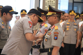 Kapolda Jatim Pimpin Upacara, Sertijab Wakapolda.