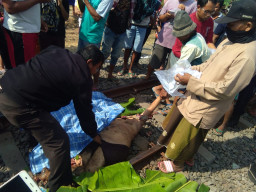 Wanita Tak Dikenal Tewas Tersambar Kereta Api, di Dsn Krajan Nguling Pasuruan.