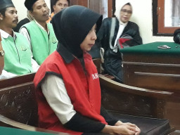 "Tergiur Janji Pacar" Yattie Rela Jadi Kurir Narkoba Hingga Diadili di PN. Surabaya.