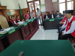 3 Terdakwa Pembakar Mapolsek Tambelangan, di Vonis Berbeda.