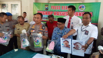Idik III dan Timsus Satresnarkoba Polrestabes Surabaya. Tembak Mati Kurir Jaringan Malaysia.