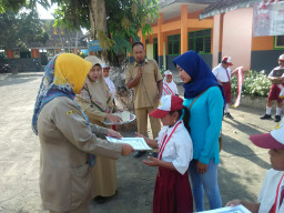 Sharlin N Adinda Arisli Juara III di "Ambulu Berpacu Ilmu"