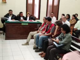 Serobot Saham Saudaranya, 4 Ahli Waris Es Zangrandi Jalani Sidang Perdana.