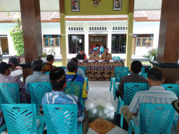 Babinsa Sukoreno Polsek Prigen, Hadiri Pertemuan Rutin Kelompok Tani