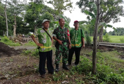 Babinsa Koramil 0819/04 Kejayan, Lakukan Minitoring Dana Desa Tahap II Pacarkeling Pasuruan.
