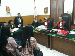 Merasa Kena Gendam Hingga 2 Milyar, Lily Hardik Terdakwa Dipersidangan.