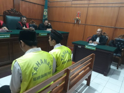 Kirim Narkoba Via Paket JNE, Achmad Risky Disidangkan.