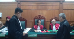 Terdakwa Kasus Pengrusakan Pagar, Meninggal Saat Disidangkan.