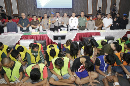 Polrestabes Surabaya Berhasil Ungkap, 3,8 Ganja, 32,5 Kg Sabu dan 14 Ribu Pil Ekstasi.