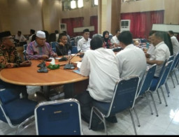 Ketua Komisi 1 DPRK Aceh Selatan Velly Hidayat, Minta Disdikbud Perhatikan Nasib Guru Honorer.