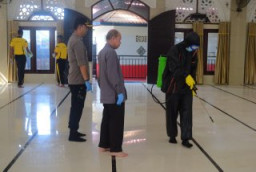 Bupati Aceh Tamiang H. Musril: Penyemprotan Disinfektan di 2 Titik Fasum.