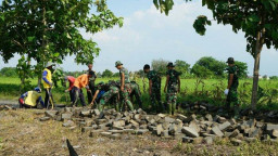 Berperan Membangun Bangsa, Ini Yang Dilakukan TNI di Desa Sernorboyo Gresik.