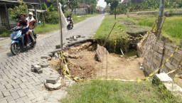 Jadi Jebakan Batman, Jalan Ini Jadi Momok Bagi Warga Munggugianti.