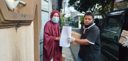 Jaringan Alumni Unair Bergerak Serempak, Sebarkan Ribuan Hand Sanitizer ke 6 Propvinsi.