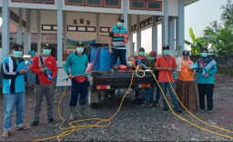 Cegah Covid 19, Desa Wotansari Semprot Disinfektans ke Lingkungan dan Rumah Warga.