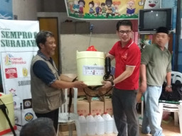 Lawan Covid 19, Gerakan Semprot Surabaya Hadir di Kupang Krajan.
