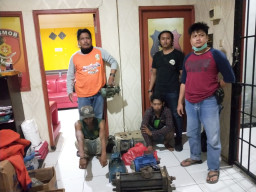 Polres Gresik Amankan 2 Pelaku Pencurian di Sebuah Toko, Salah Satunya Adalah Karyawan Toko. 