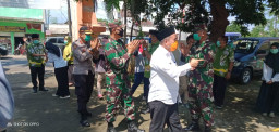 Kasdim Pasuruan Dampingi Wabub, Kunjungi Posko Gugas Pencegahan Covid-19 Winongan. 