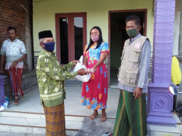 Pemdes Pacuh, Mulai Salurkan Bantuan Sembako Untuk 870 Warga Terdampak Covid-19.
