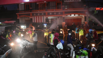 3 Pilar Kota Pasuruan Lakukan Patgab dan Penyemprotan Probiotik. 