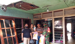 Pastikan Penyaluran Sembako BPNT Tepat Sasaran, Babinsa Koramil 0819-25/GR Lakukan Pengawasan.