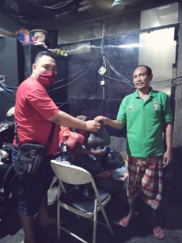 Ramadhan Ditengah Pandemi Covid-19. LSM Garad Berbagi Sembako Pada Warga Terdampak.