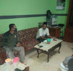Diduga Sumpek, Oknum Satpol PP Surabaya Rusak Pagar.