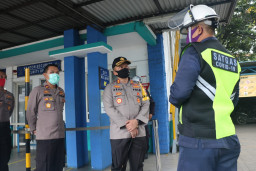 Kapolres Gresik, Pantau Penerapan Physical Distancing di PT. Wilmar.