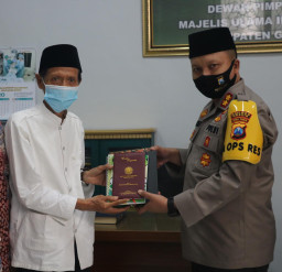 Perkuat Kemitraan Saat Pandemi, Kapolres Gresik Silahturahmi Dengan Pengurus MUI.