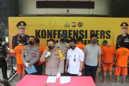 Polres Gresik Kejar dan Bekuk, Pencuri Dump Truck di Probolinggo.