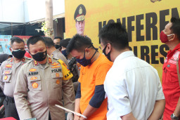 Polres Gresik, Bekuk Pelaku Pembunuhan, Berlatar Belakang Cemburu.