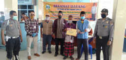 128 Warga Terdampak Covid Desa Raci, Terima BLT-DD Tahap II.